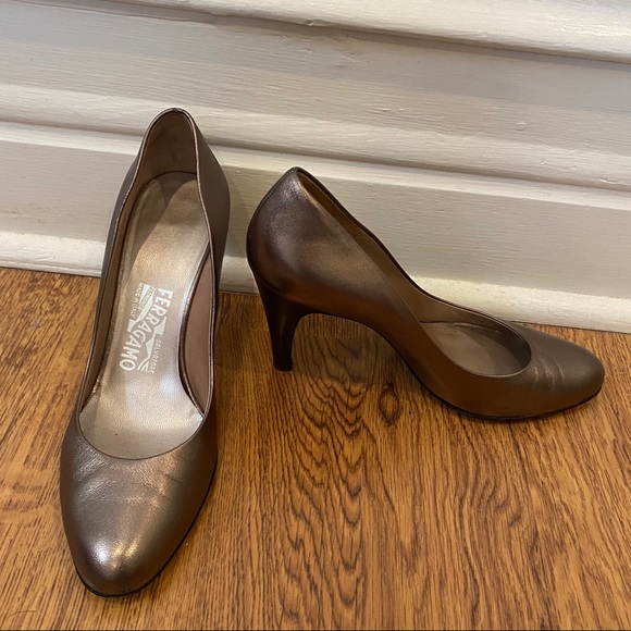 Ferragamo Vintage Bronze Leather Pumps - Picture 2 of 5